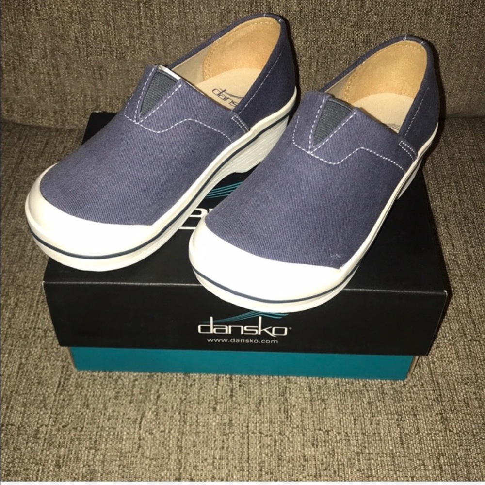 NIB Dansko Slip on Canvas Clogs Vesta Canvas Navy